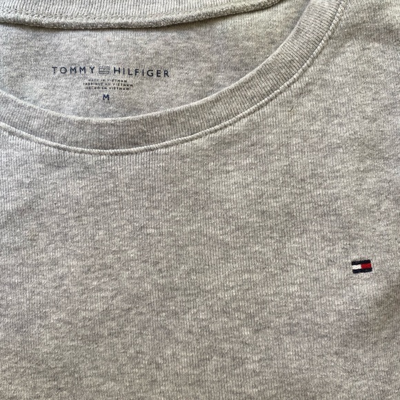 Tommy Hilfiger long sleeve - Picture 2 of 2